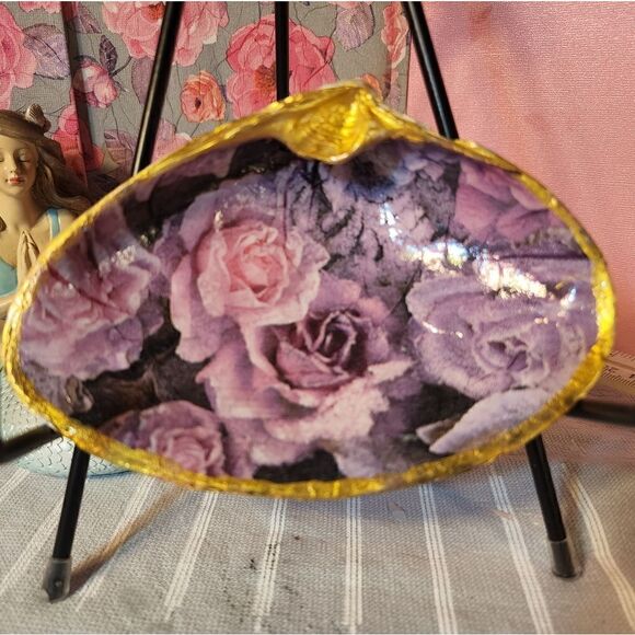 DECOUPAGE CLAM SHELL DECOUPAGE ROSES 🌹 ON A CLAM SHELL TRINKET DISH - Picture 1 of 10